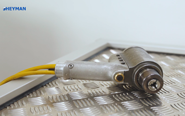 Obrázek: Instruktážní video: nastavení nýtovací pistole vhodné pro montáž tvarových čepů Bobtail