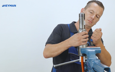 Instruktážní video: údržba hubice a nastavení nářadí pro montáž tvarových čepů Bobtail