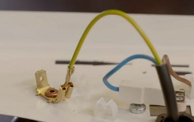 Obrázek: Potřebujete snadno a rychle, bez svařování a šroubování, uzemnit Váš produkt?